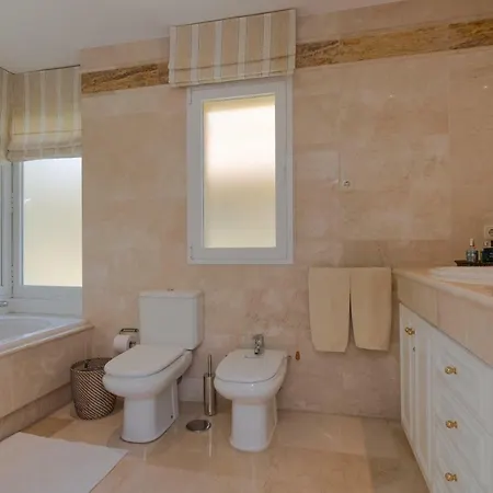 18166 - Superb Front Line Location - Heated Pool *