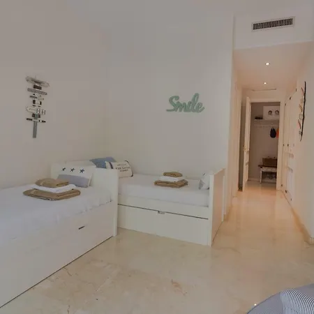 18166 - Superb Front Line Location - Heated Pool * Marbella